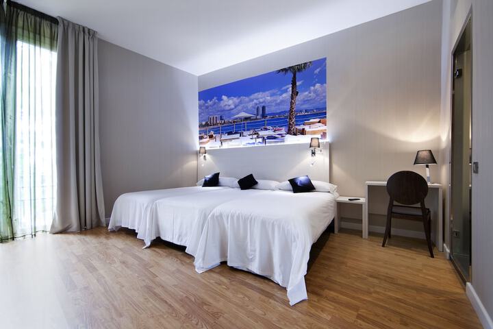 Room 9 of 18