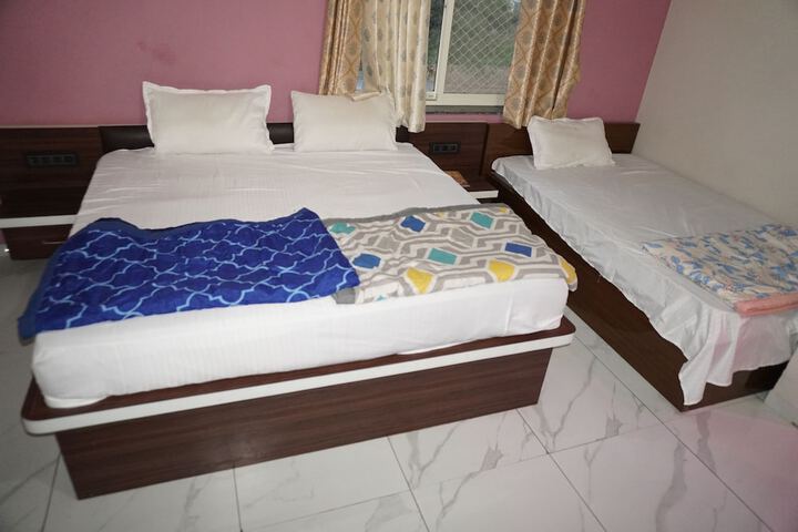 Room 3 of 34