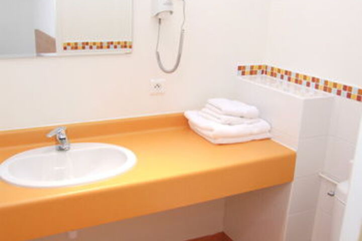 Room 4 of 33