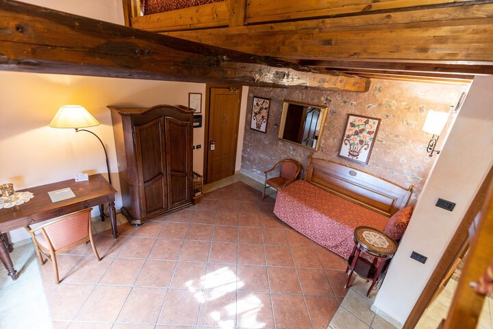 Room 47 of 80