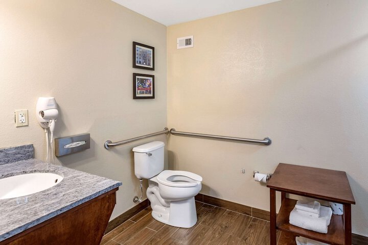 Room 20 of 38
