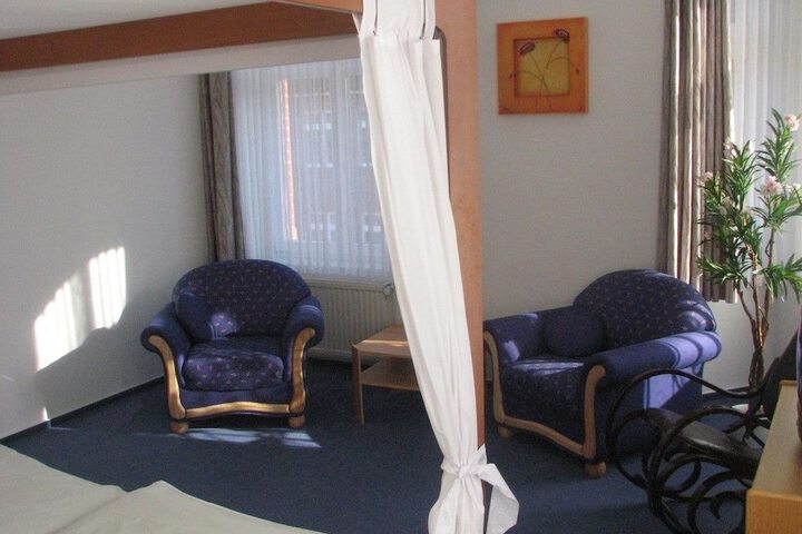 Room 21 of 38