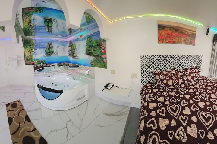 Room 8 of 25