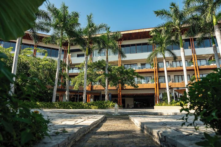 Hotel Exterior 525 of 599
