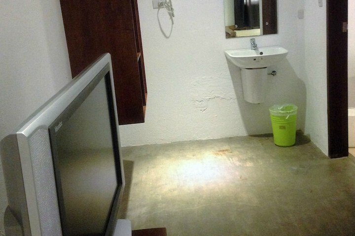 Room 6 of 62