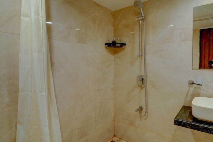Room 12 of 21