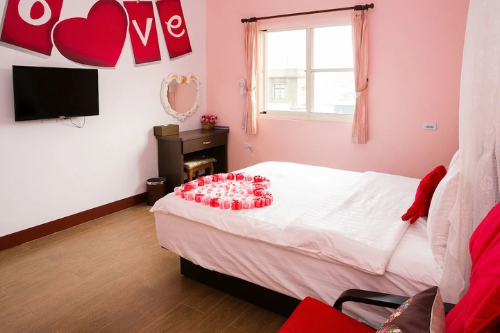 Room 6 of 9
