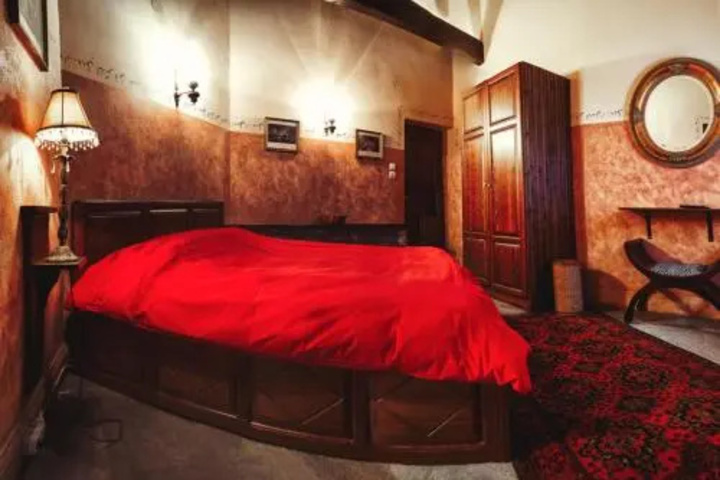Room 2 of 4