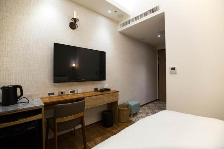 Room 3 of 34