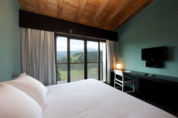 Room 4 of 35