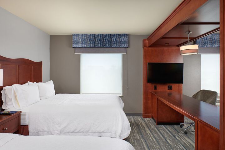 2 Queen Beds (5 of 17)