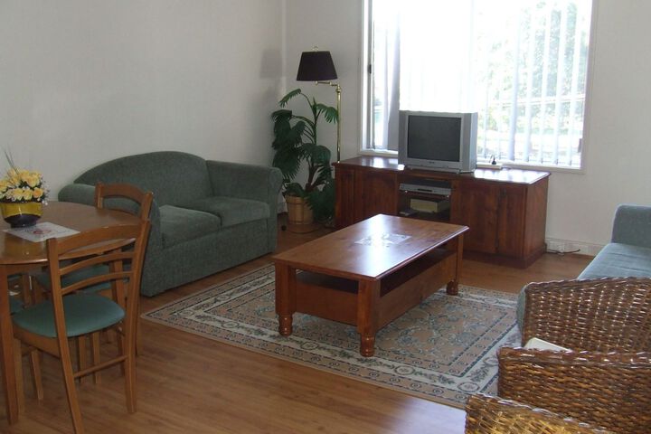 Room 7 of 12