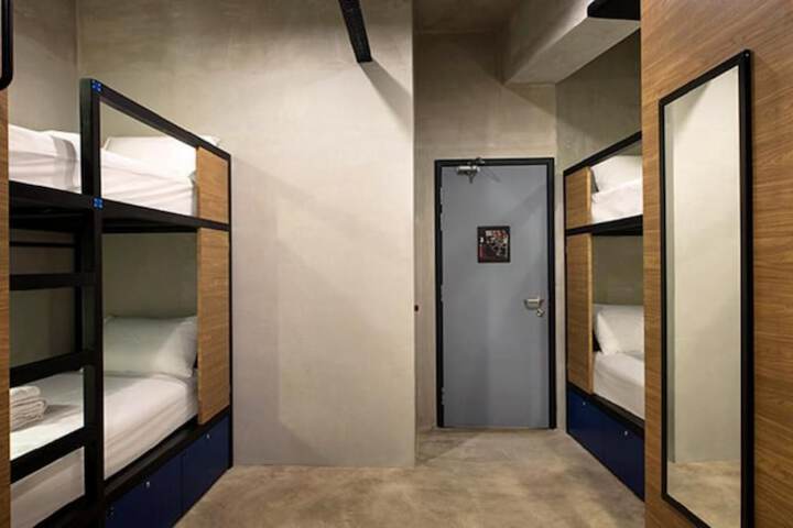 Room 18 of 34