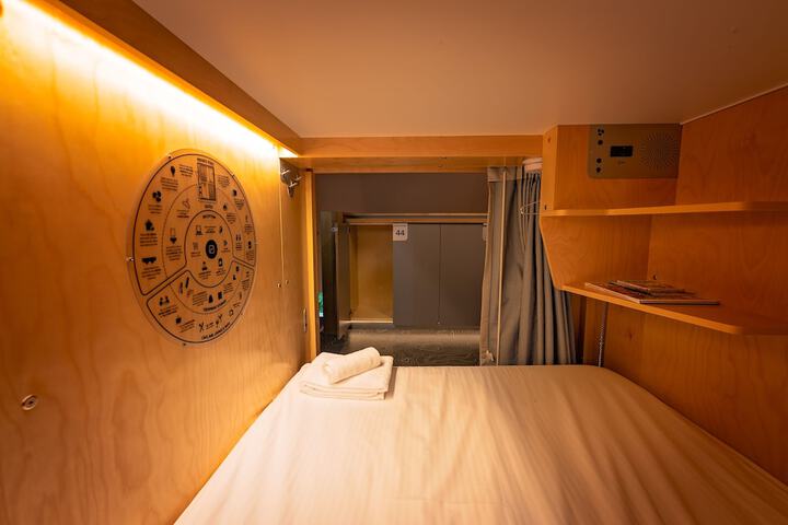 Room 8 of 66