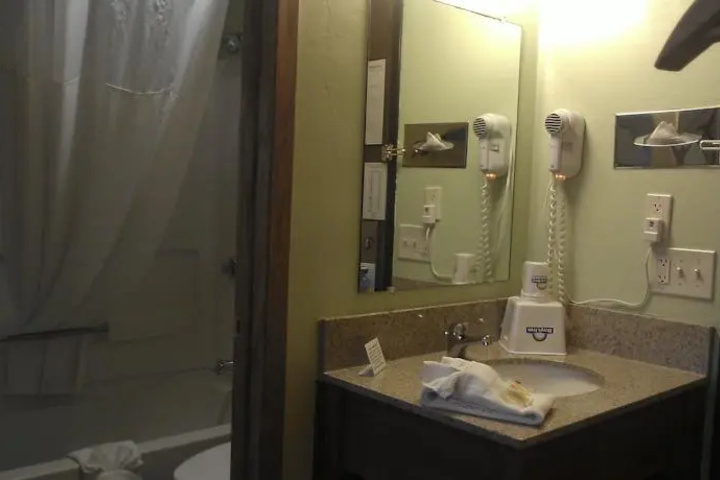 Room 6 of 7