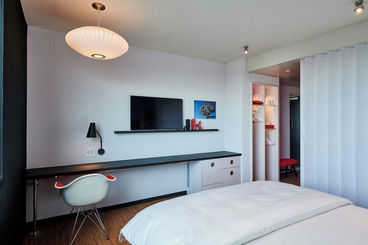 Room 19 of 58