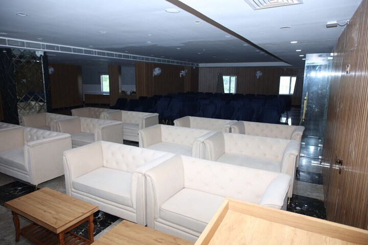 Ballroom/Hall 47 of 50