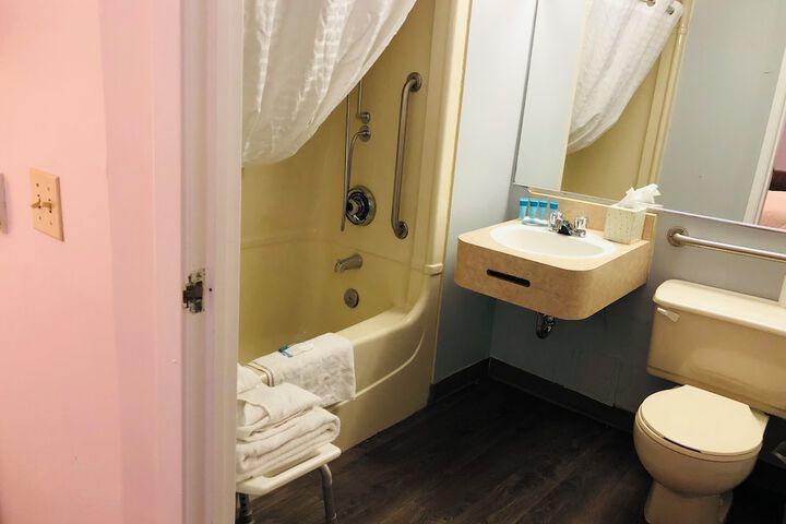 Room 16 of 35