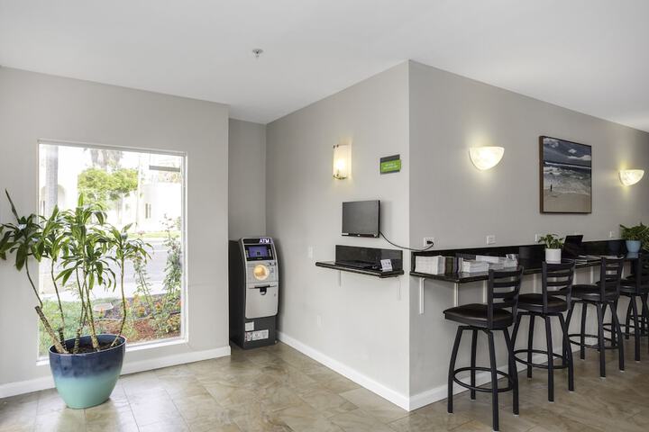 ATM/banking on site