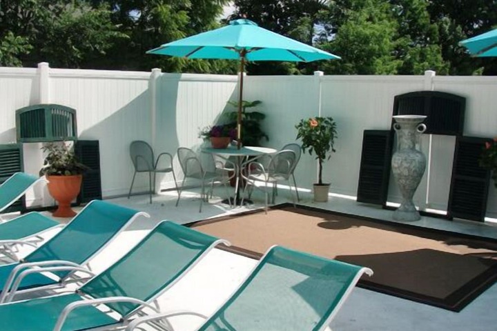 Sundeck 27 of 32