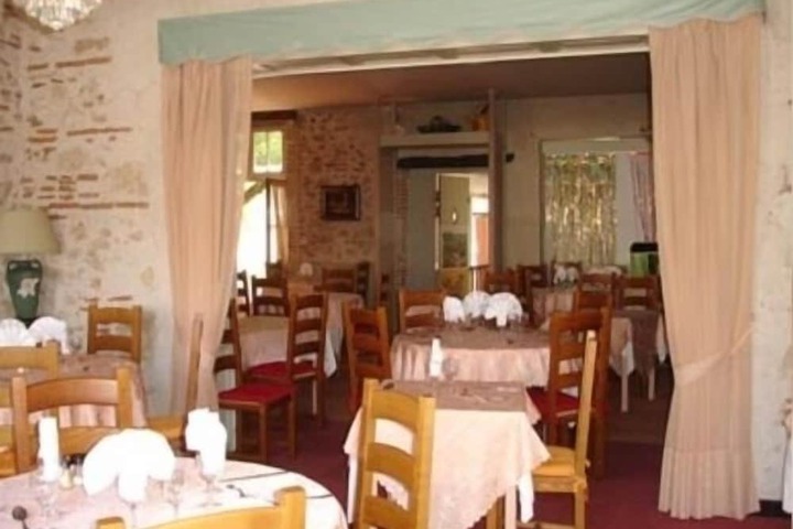 Dining 11 of 20