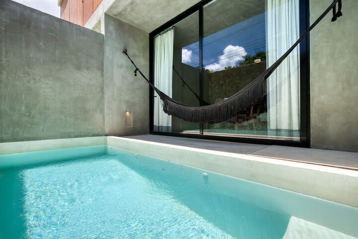 Pool 11 of 20
