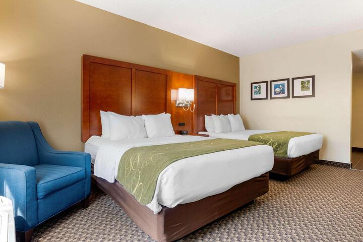 2 Queen Beds (10 of 10)