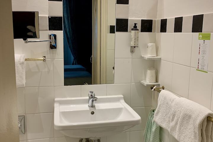 Room 79 of 107