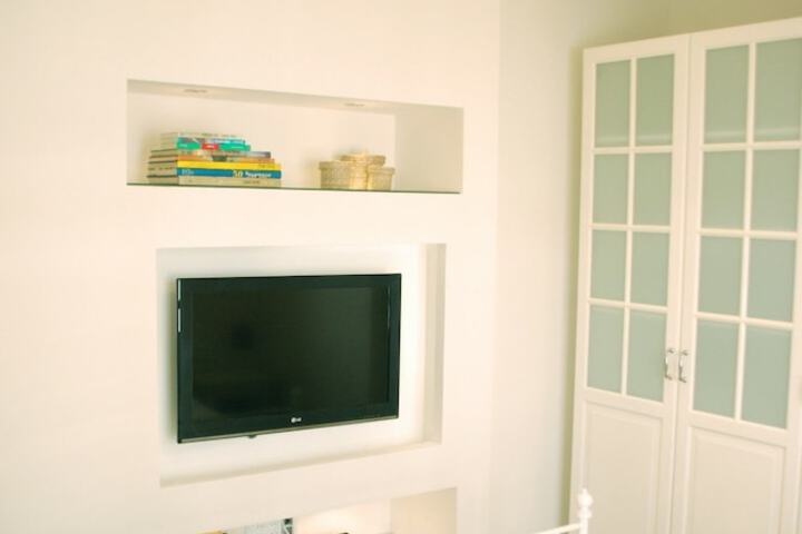 Room 6 of 83