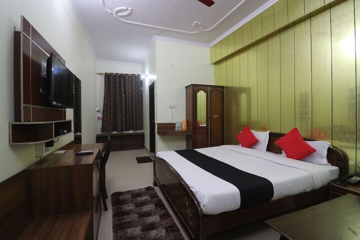 Room 9 of 32