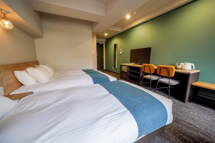 Room 15 of 146