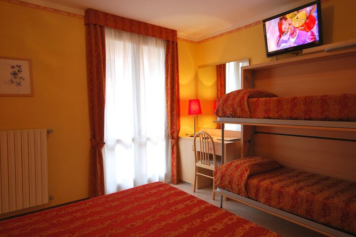 Room 5 of 92