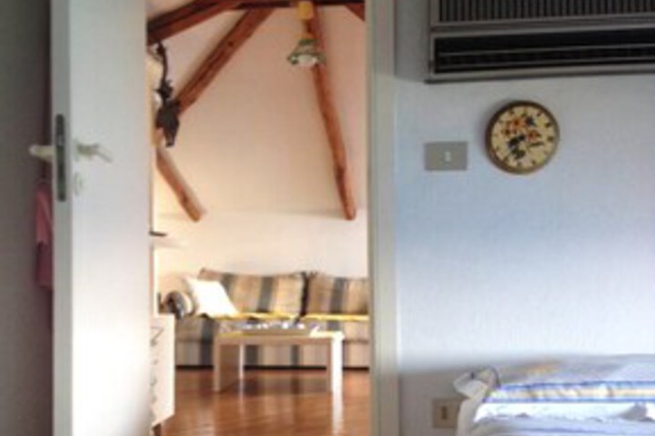 Room 10 of 13