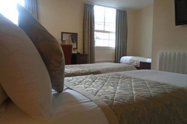 Room 17 of 46