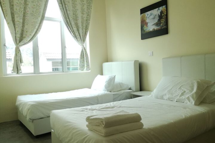 Room 4 of 23