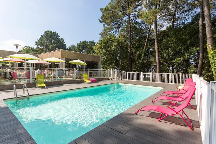 Pool Hotel