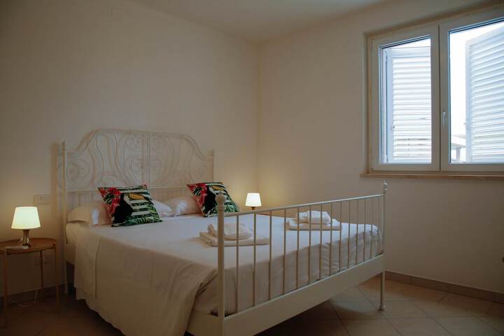 Room 5 of 94