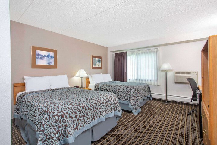 2 Double Beds (1 of 5)