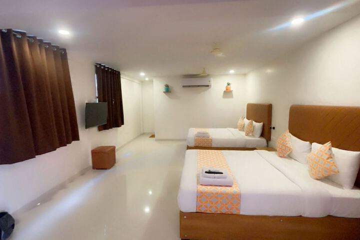 Room 3 of 10