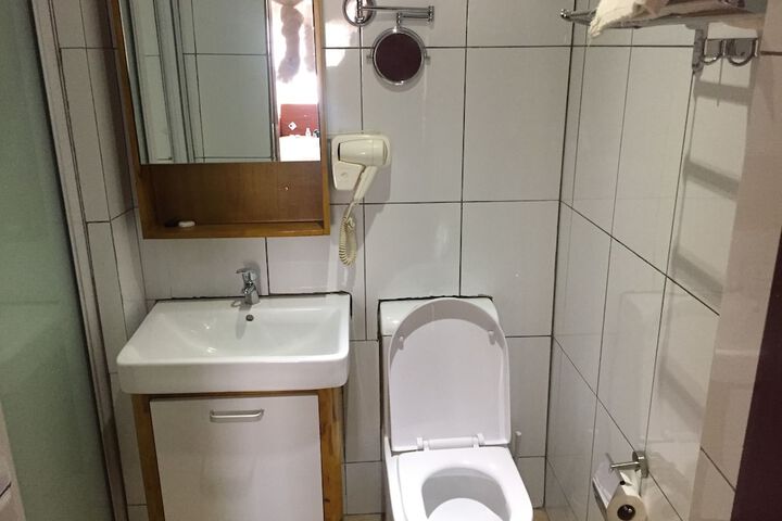 Room 19 of 111