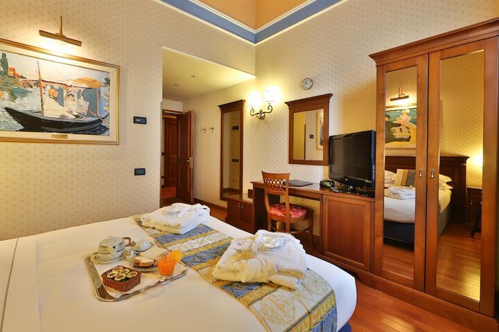 Room 13 of 49