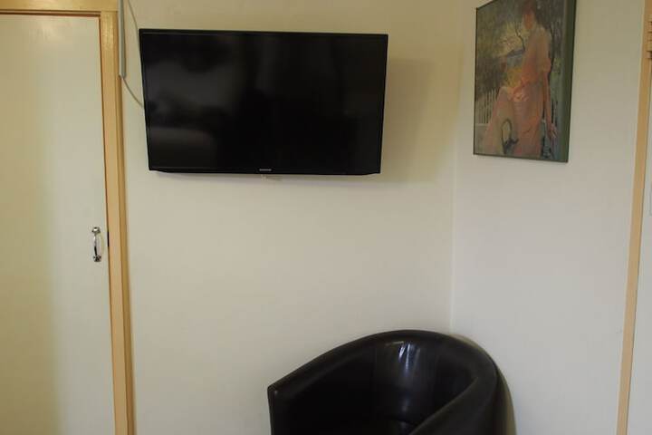 Room 4 of 32