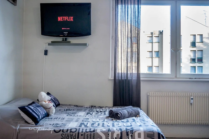 Room 4 of 12