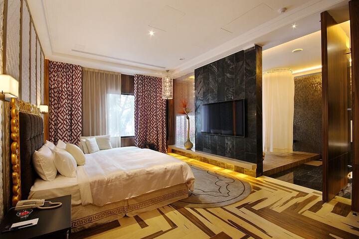 Room 7 of 34