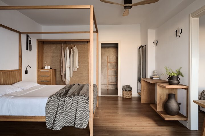 Room 14 of 212
