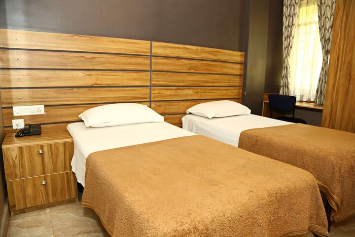 Room 9 of 32