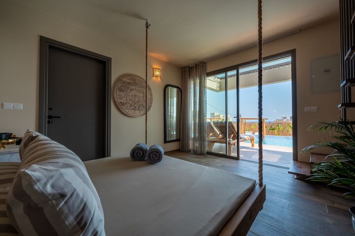 Room 7 of 25