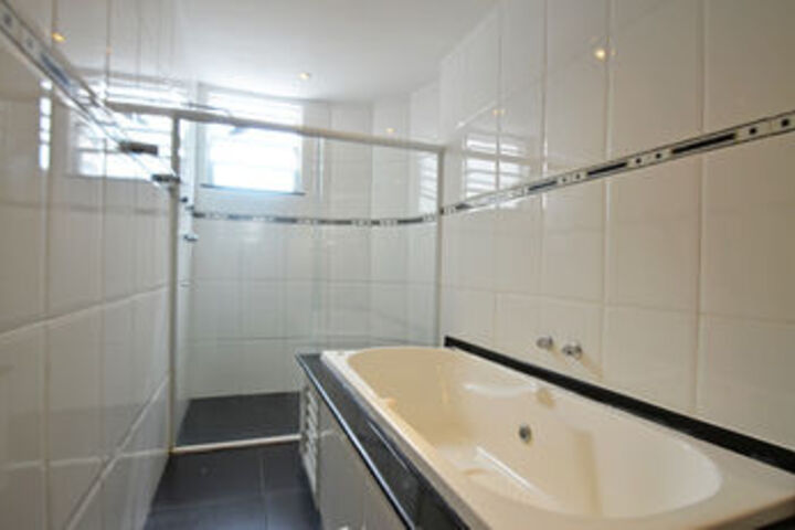 Room 6 of 27