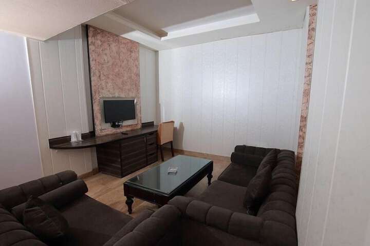 Room 17 of 35