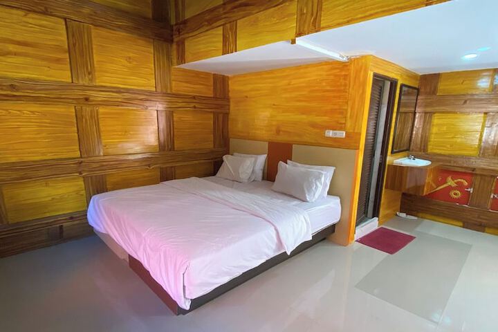 Room 10 of 34